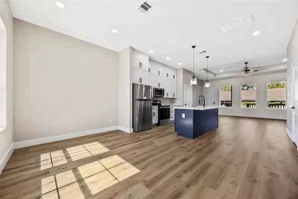 5949 Collingsworth ST, Houston, TX 77026