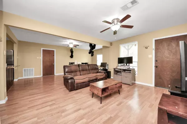 5423 Lillian ST, Baytown, TX 77521