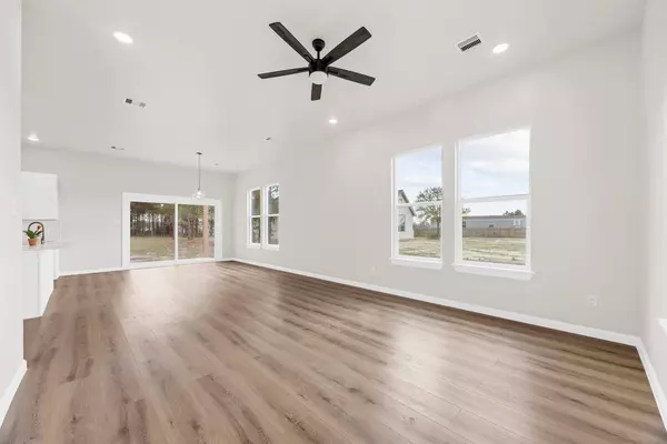 56 Road 5604, Cleveland, TX 77327