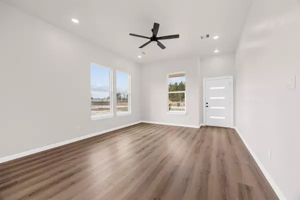 56 Road 5604, Cleveland, TX 77327