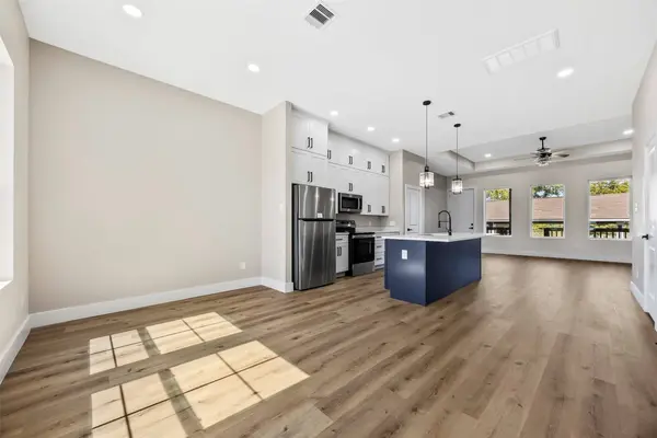 5949 Collingsworth ST, Houston, TX 77026