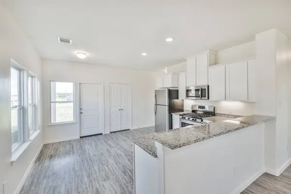 31 Road 5102, Cleveland, TX 77327