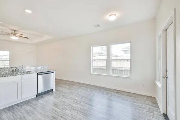 31 Road 5102, Cleveland, TX 77327