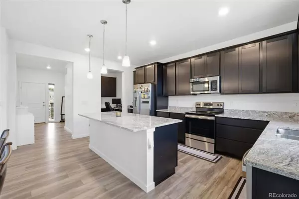 1053 High Point TRL, Elizabeth, CO 80107