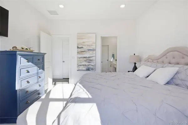 930 Thinleaf LN, Elizabeth, CO 80107