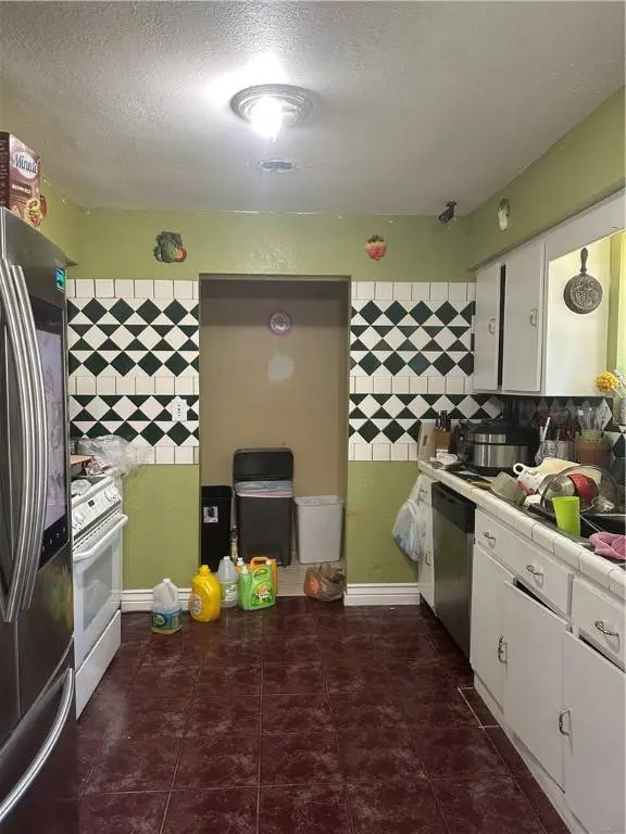 2401 Meadow Ln, Rogers, AR 72756