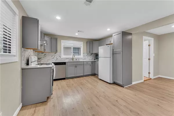 1023 S B St, Rogers, AR 72756