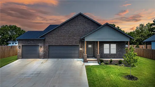 2208 Riggins Ave, Pea Ridge, AR 72751
