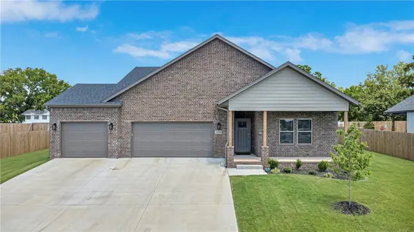 2208 Riggins Ave, Pea Ridge, AR 72751