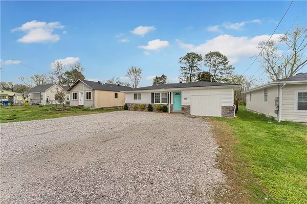 1023 S B St, Rogers, AR 72756