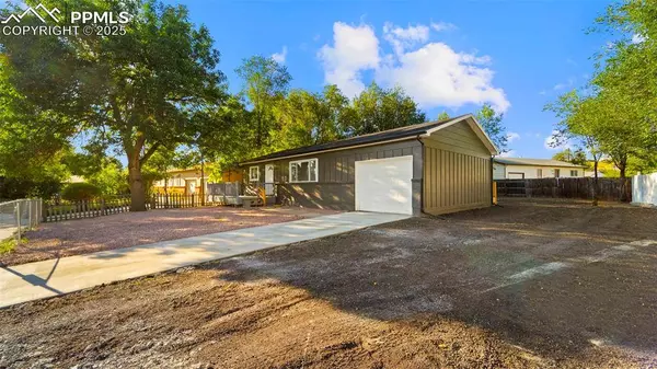 1126 Maxwell ST, Colorado Springs, CO 80906