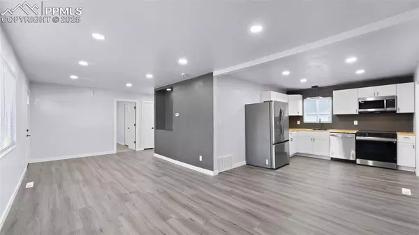 1126 Maxwell ST, Colorado Springs, CO 80906