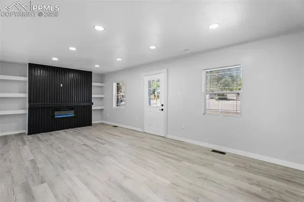 1928 E 10th ST, Pueblo, CO 81001