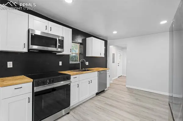 1928 E 10th ST, Pueblo, CO 81001