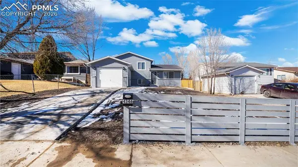 4346 College View DR, Colorado Springs, CO 80906