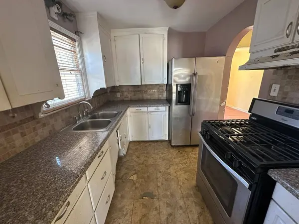 309 E San Joaquin ST, Avenal, CA 93204