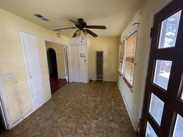 309 E San Joaquin ST, Avenal, CA 93204