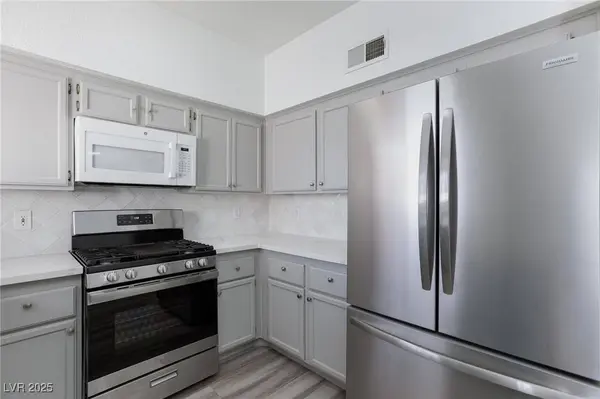 7701 Himalayas AVE #204, Las Vegas, NV 89128