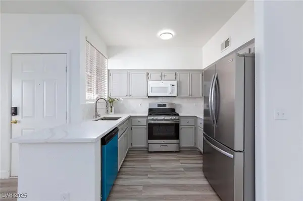 7701 Himalayas AVE #204, Las Vegas, NV 89128