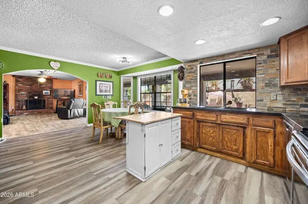 6416 W SHANGRI LA Road, Glendale, AZ 85304