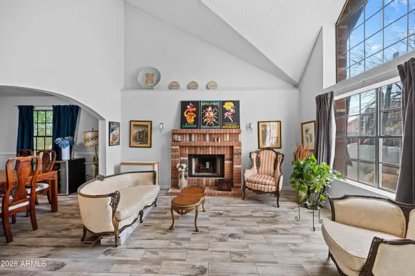 6416 W SHANGRI LA Road, Glendale, AZ 85304