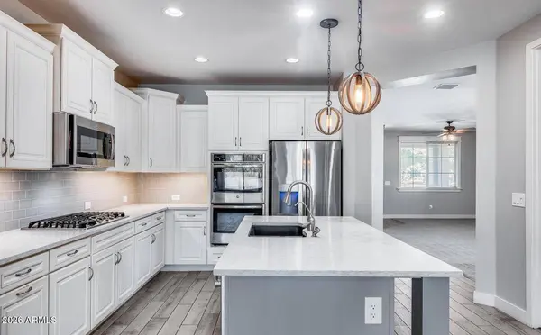 246 W White Oak Avenue, San Tan Valley, AZ 85140