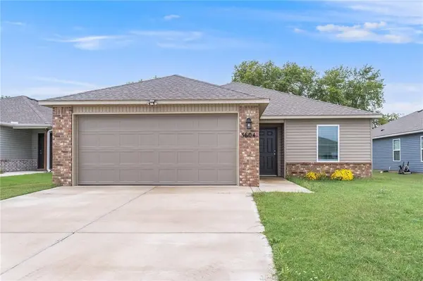 3604 N Hariet Dr