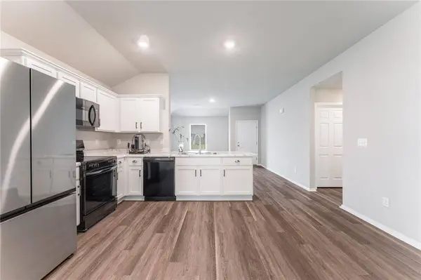 3604 N Hariet Dr, Siloam Springs, AR 72761
