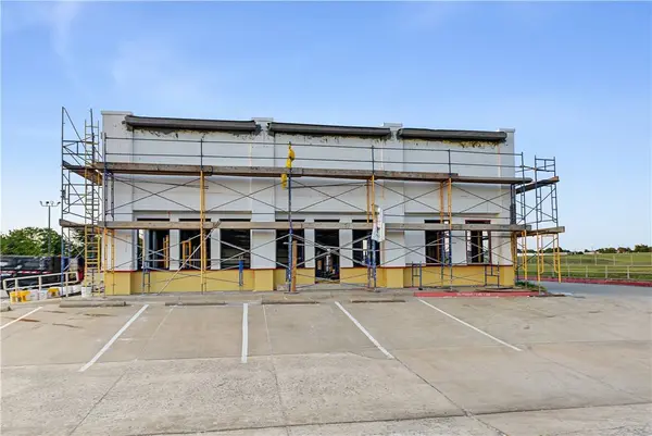 888 E Robinson Ave, Springdale, AR 72764