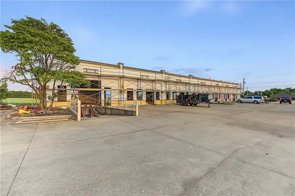 888 E Robinson Ave, Springdale, AR 72764