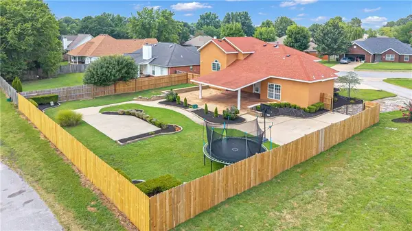 4275 Bell Flower Dr, Fayetteville, AR 72704