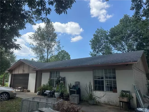 2401 Meadow Ln, Rogers, AR 72756