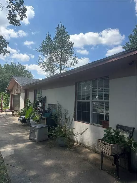 2401 Meadow Ln, Rogers, AR 72756