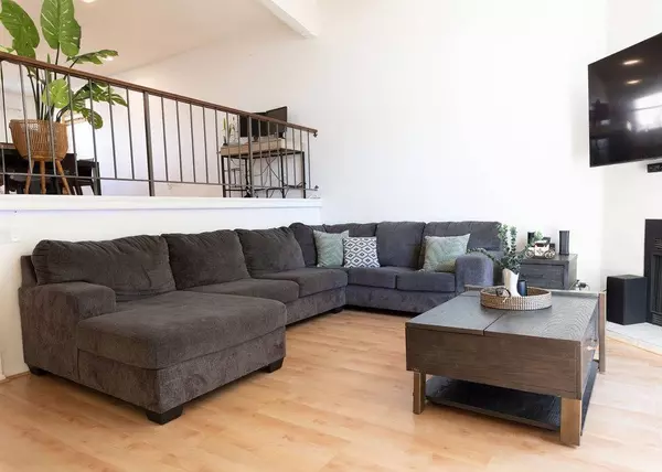 21241 Lassen ST #1, Chatsworth, CA 91311