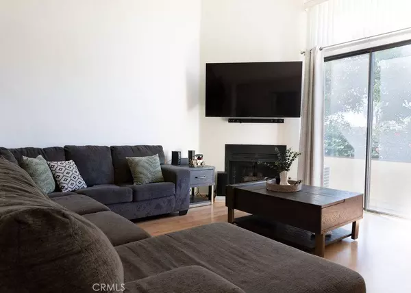 21241 Lassen ST #1, Chatsworth, CA 91311