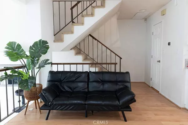 21241 Lassen ST #1, Chatsworth, CA 91311