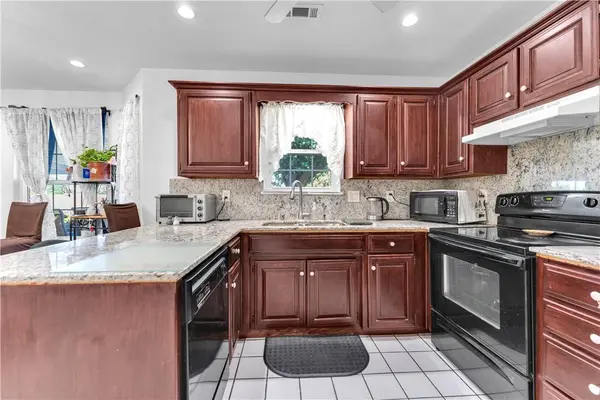 1701 Beth Dr, Rogers, AR 72758