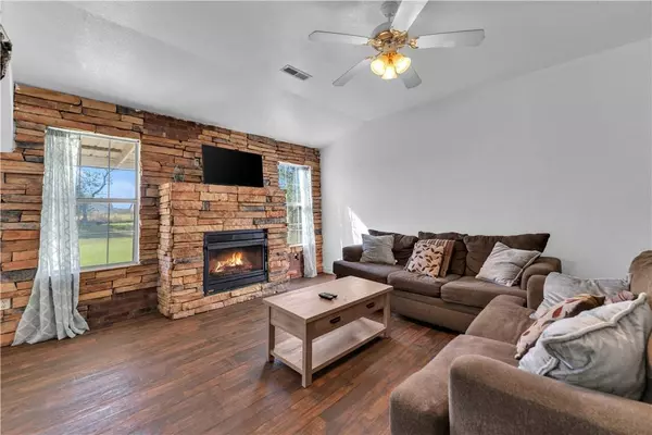 2205 S Harvey Wakefield Ave, Pea Ridge, AR 72751