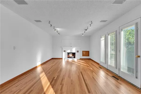 1208 W Cherry St, Rogers, AR 72756