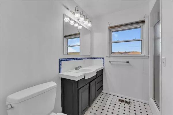 1208 W Cherry St, Rogers, AR 72756