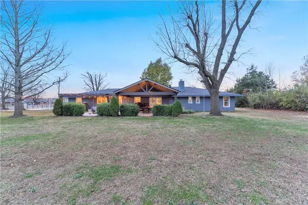 1003 W Price Ln, Rogers, AR 72758