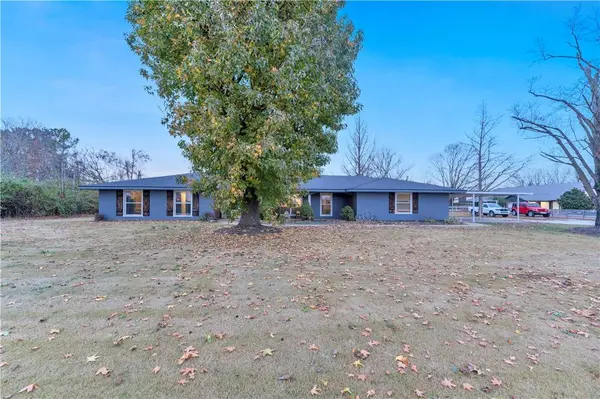 1003 W Price Ln, Rogers, AR 72758