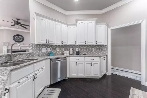 6412 S 44th St, Rogers, AR 72758