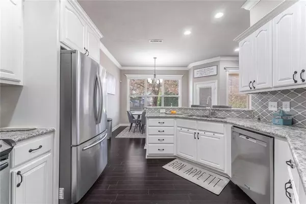 6412 S 44th St, Rogers, AR 72758