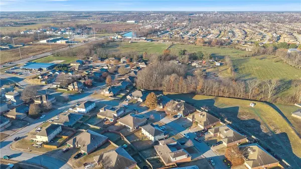 228 and 230 Copper Oaks Dr, Centerton, AR 72719