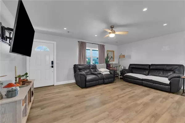 811 N 30th St, Rogers, AR 72756