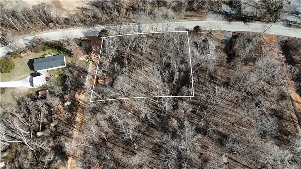 Lopez Dr, Rogers, AR 72758