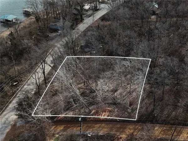 Lopez Dr, Rogers, AR 72758