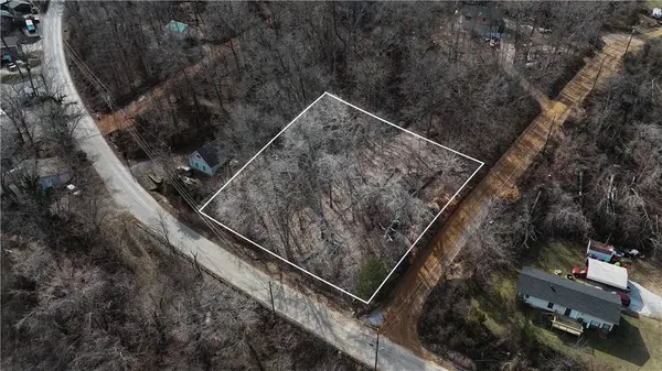 Lopez Dr, Rogers, AR 72758