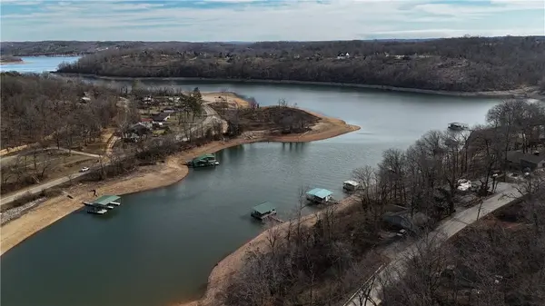 Lopez Dr, Rogers, AR 72758